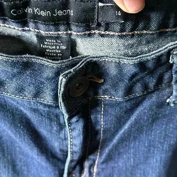 Calvin Klein Size 14 Lean Bootcut jeans.Dark wash.Back flap button pockets. - Picture 7 of 13